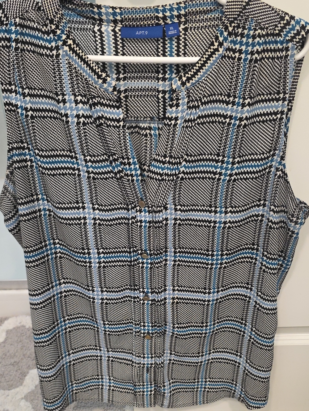 Apt. 9 Sleeveless Plaid Button-Front Camisole in Black, White & Light Blue